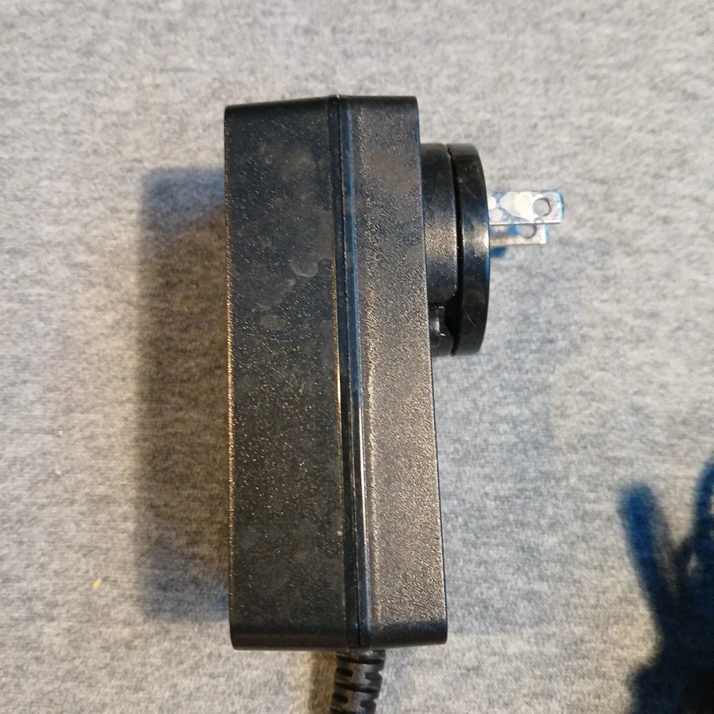 Xin5‎ Power Supply Model A381, Input 100-240V, Output 12V, 5' Cable